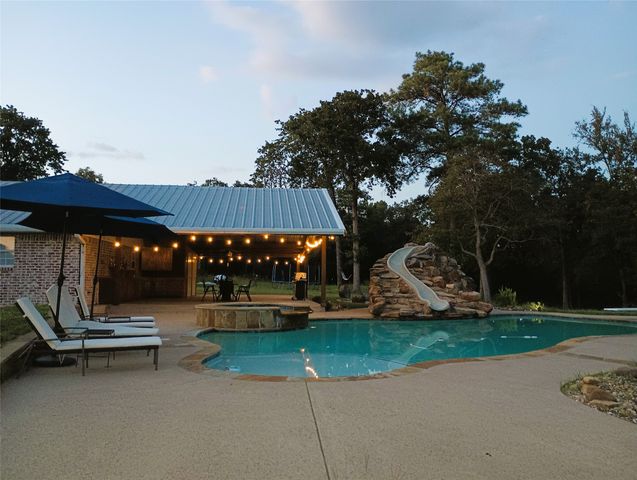231 An County Road 2105, Palestine, TX 75801