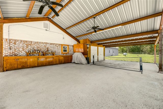 231 An County Road 2105, Palestine, TX 75801