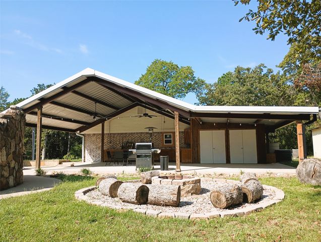 231 An County Road 2105, Palestine, TX 75801