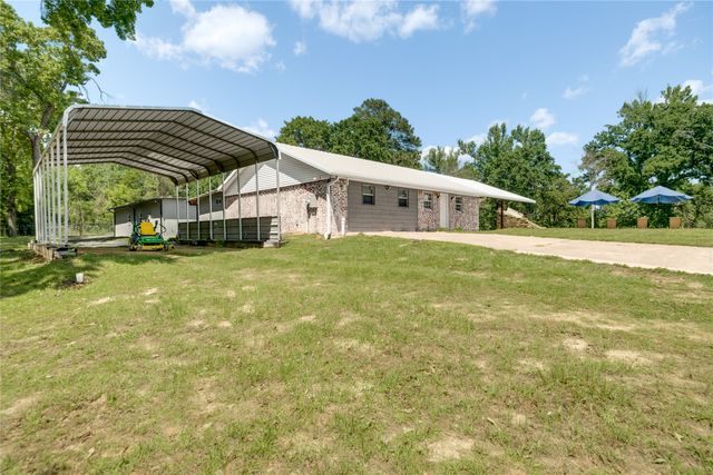 231 An County Road 2105, Palestine, TX 75801