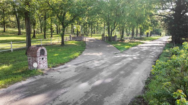 231 An County Road 2105, Palestine, TX 75801