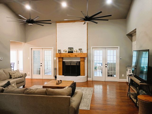 231 An County Road 2105, Palestine, TX 75801