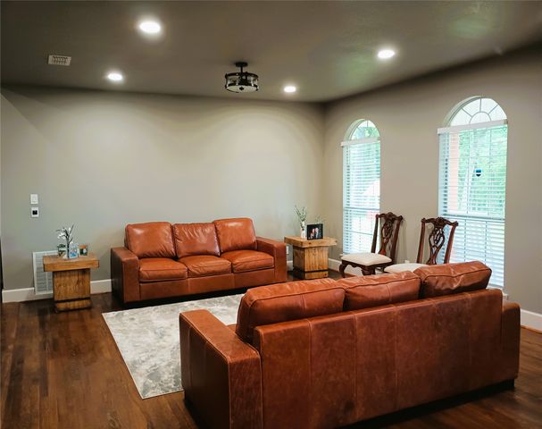 231 An County Road 2105, Palestine, TX 75801
