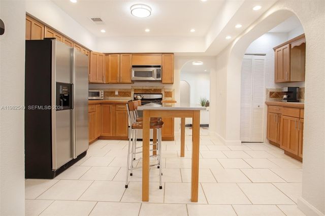 100 SW 26th Rd, Miami, FL 33129