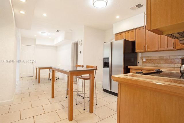 100 SW 26th Rd, Miami, FL 33129