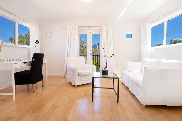 100 SW 26th Rd, Miami, FL 33129