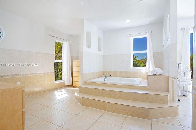 100 SW 26th Rd, Miami, FL 33129