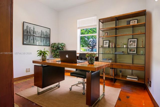 100 SW 26th Rd, Miami, FL 33129