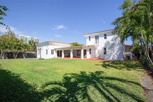 100 SW 26th Rd, Miami, FL 33129