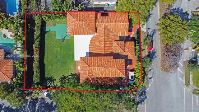 100 SW 26th Rd, Miami, FL 33129