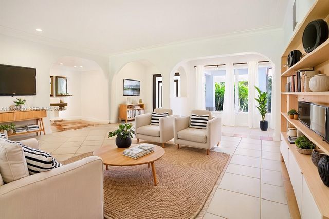 100 SW 26th Rd, Miami, FL 33129