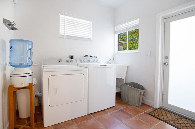 100 SW 26th Rd, Miami, FL 33129