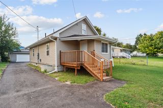 2022 E 39th Street, Des Moines, IA 50317