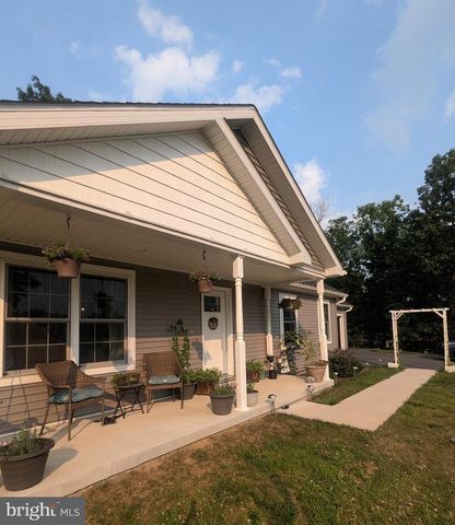 383 CIELO LN, Berkeley Springs, WV 25411