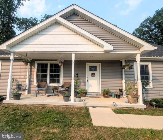383 CIELO LN, Berkeley Springs, WV 25411
