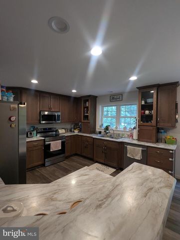 383 CIELO LN, Berkeley Springs, WV 25411