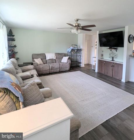 383 CIELO LN, Berkeley Springs, WV 25411