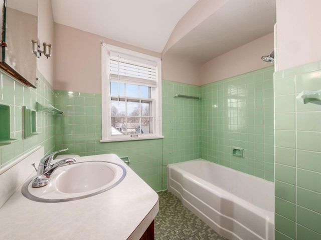 188 S Southampton Avenue, Columbus, OH 43204