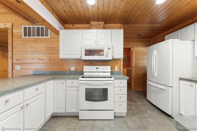 2787 Midway Lane, Saint Clair, MI 48079