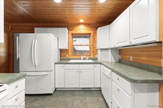 2787 Midway Lane, Saint Clair, MI 48079