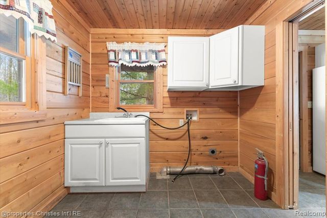 2787 Midway Lane, Saint Clair, MI 48079