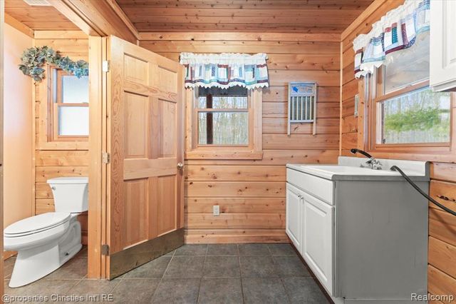 2787 Midway Lane, Saint Clair, MI 48079