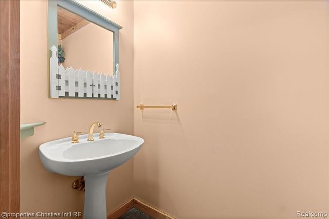 2787 Midway Lane, Saint Clair, MI 48079