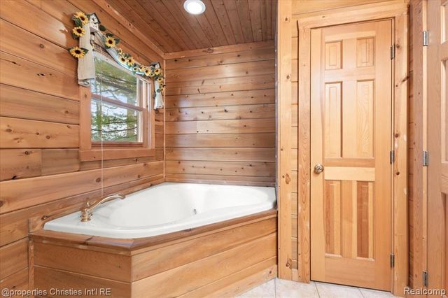 2787 Midway Lane, Saint Clair, MI 48079