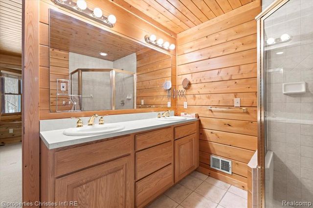 2787 Midway Lane, Saint Clair, MI 48079