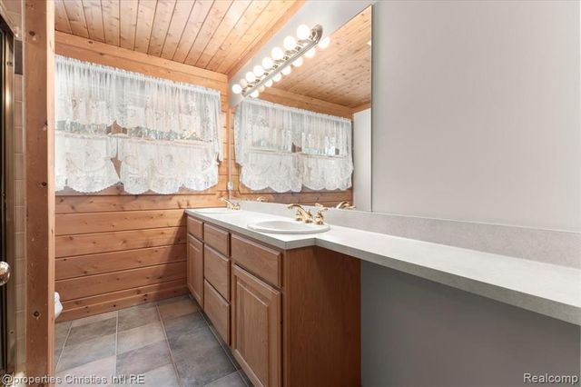 2787 Midway Lane, Saint Clair, MI 48079