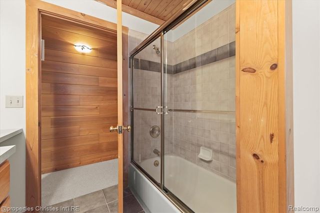 2787 Midway Lane, Saint Clair, MI 48079