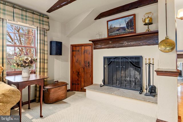 1 TREBLE LN, Malvern, PA 19355