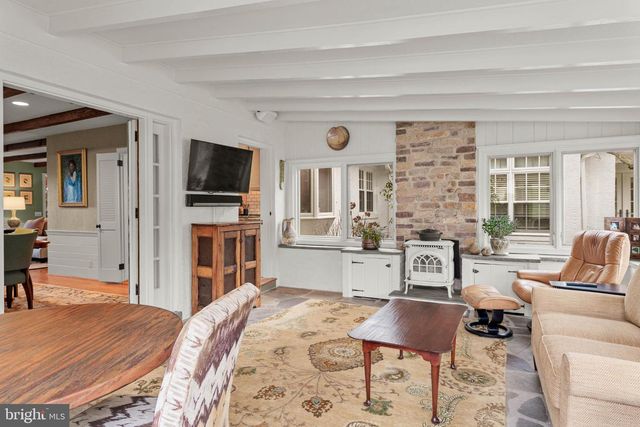 1 TREBLE LN, Malvern, PA 19355