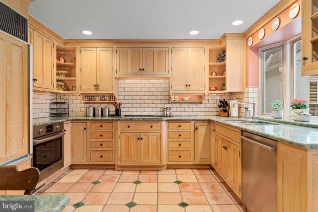 1 TREBLE LN, Malvern, PA 19355