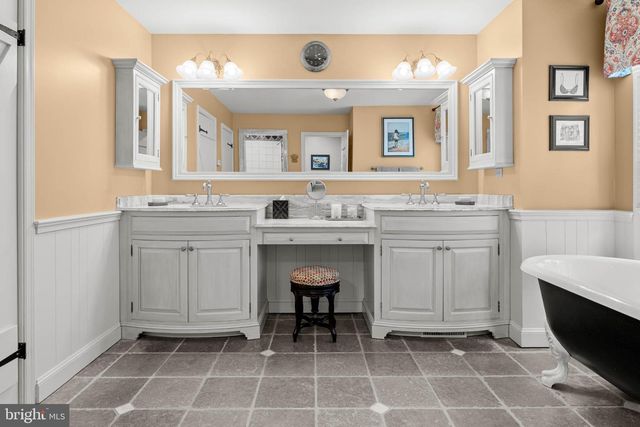 1 TREBLE LN, Malvern, PA 19355