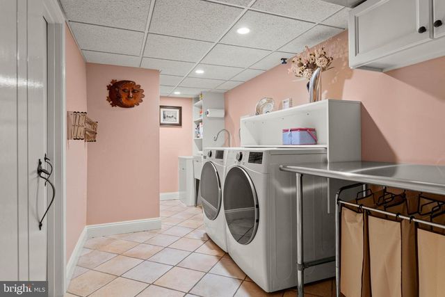 1 TREBLE LN, Malvern, PA 19355