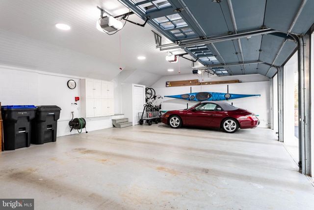 1 TREBLE LN, Malvern, PA 19355