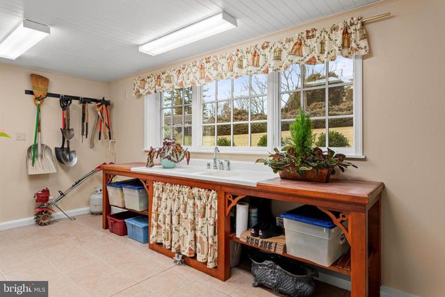 1 TREBLE LN, Malvern, PA 19355