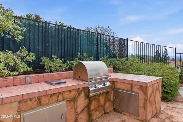 2440 Gillingham Circle, Thousand Oaks, CA 91362