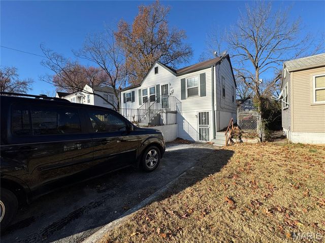 5701 Beldon Drive, Flordell Hills, MO 63136