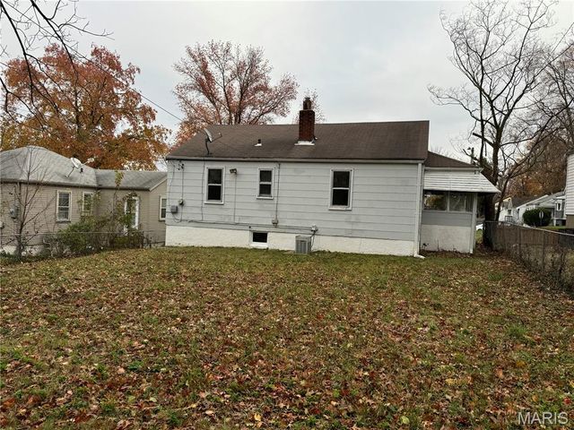 5701 Beldon Drive, Flordell Hills, MO 63136