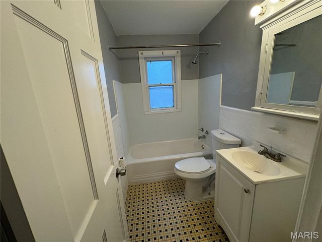 5701 Beldon Drive, Flordell Hills, MO 63136