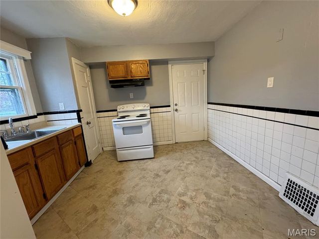 5701 Beldon Drive, Flordell Hills, MO 63136