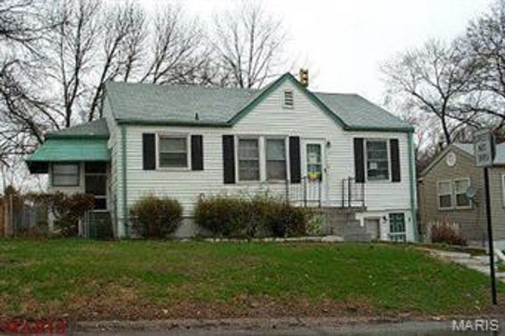 5701 Beldon Drive, Flordell Hills, MO 63136