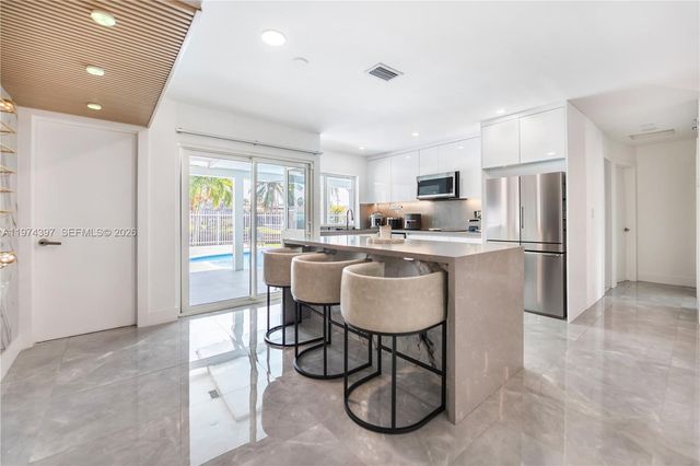 1830 NW 32nd St, Oakland Park, FL 33309