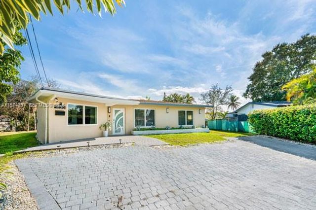 1830 NW 32nd St, Oakland Park, FL 33309