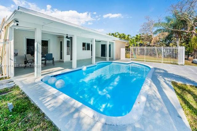 1830 NW 32nd St, Oakland Park, FL 33309
