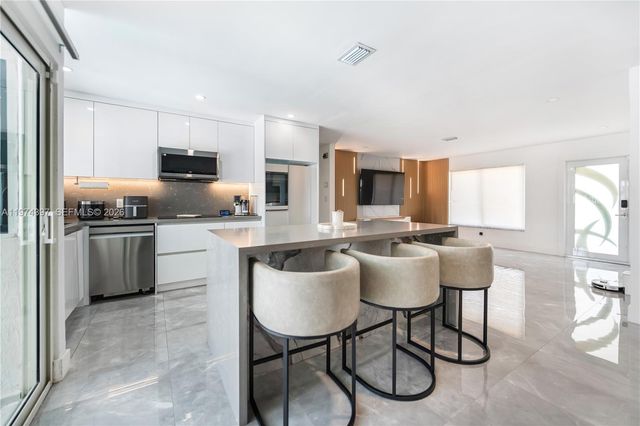 1830 NW 32nd St, Oakland Park, FL 33309