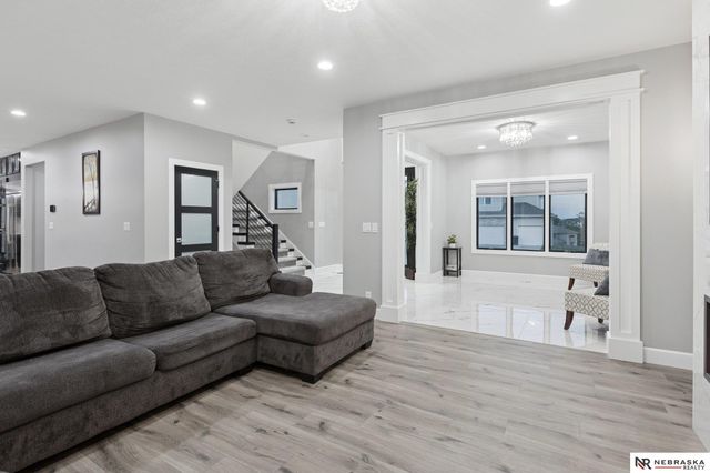 2550 N 188th Street, Omaha, NE 68022