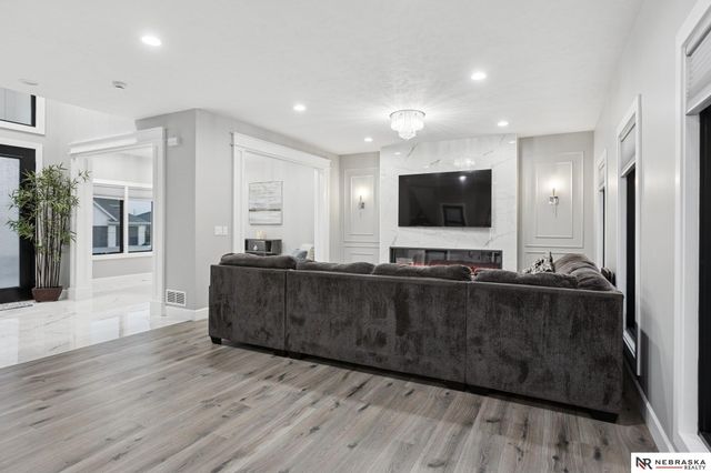 2550 N 188th Street, Omaha, NE 68022